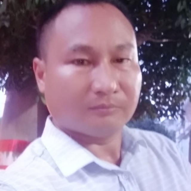 淡然闻裙子的照片