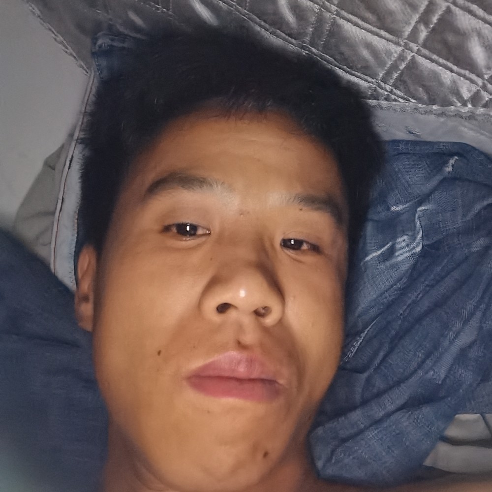 大侠深拥畅快的照片