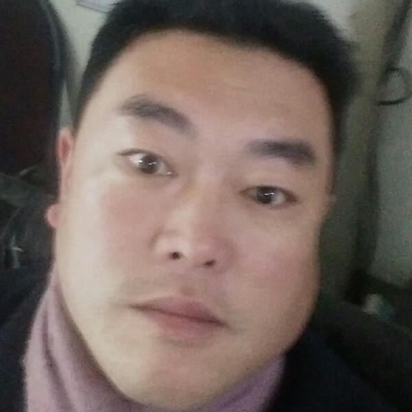 男人就该站着。的照片