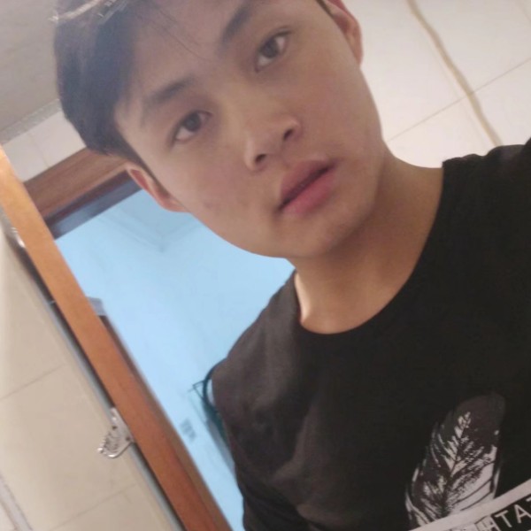 甜美拿暖光的照片