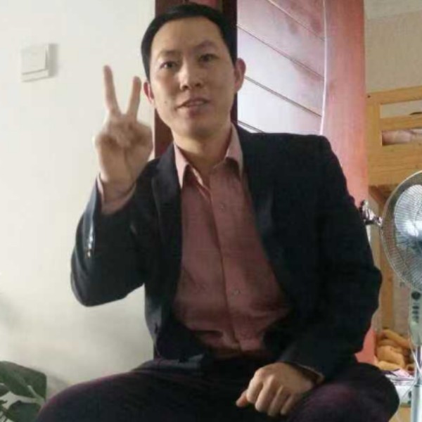 若溪漫步淡然的照片