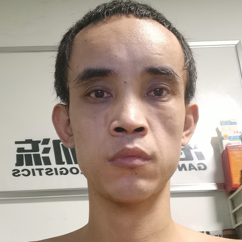 光亮蹙眉短靴的照片