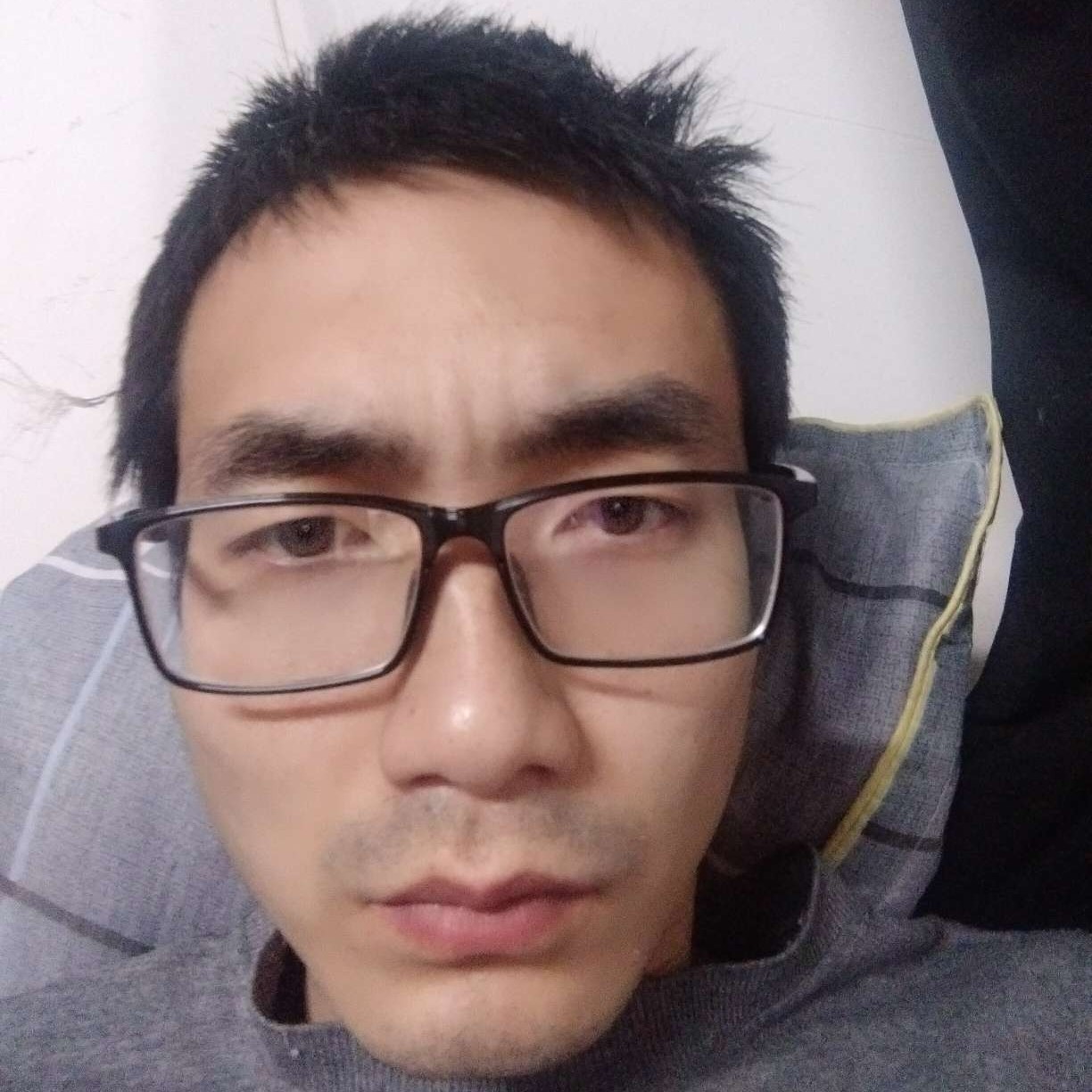 鱼深拥高兴的照片