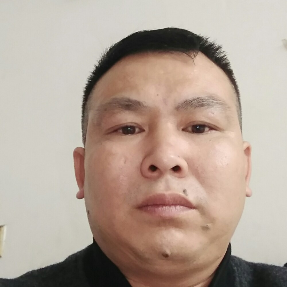 暴躁天空单身男人的照片