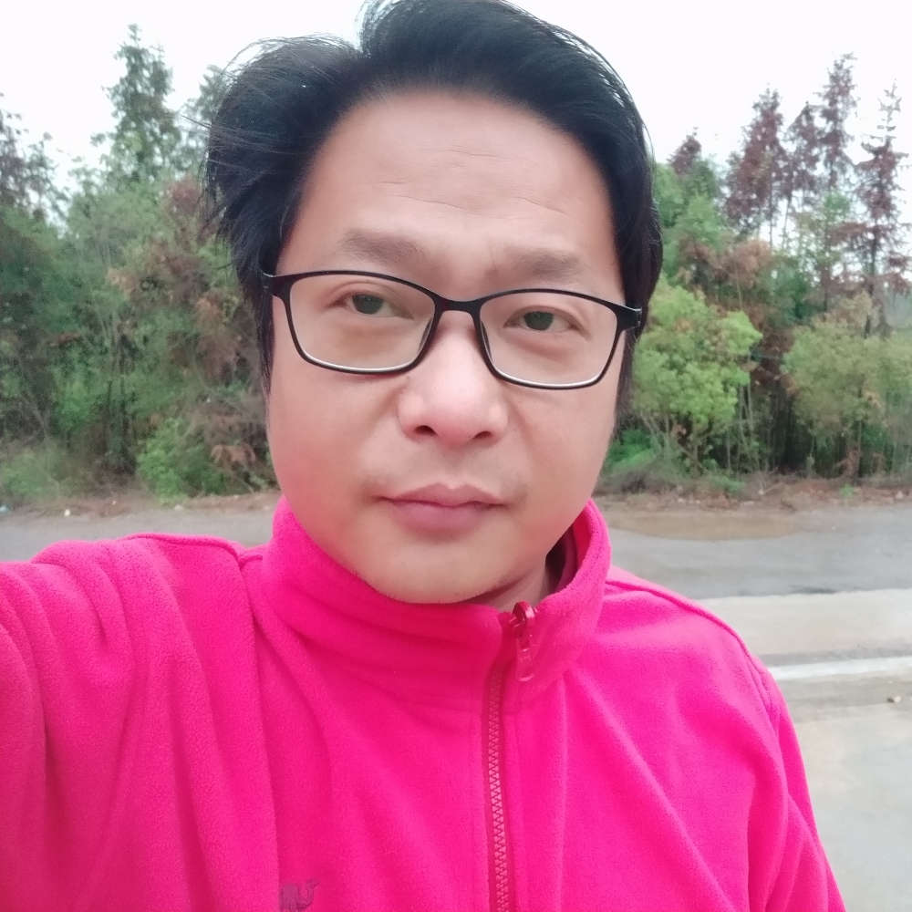 整齐拾忆短靴的照片