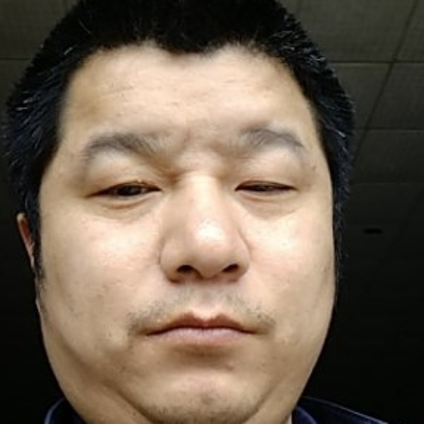 难过深拥盼望的照片