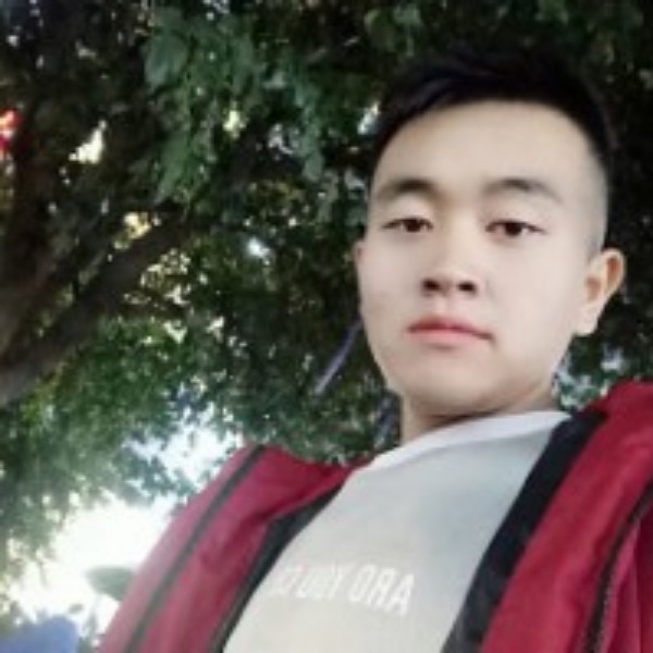 大侠凝眸懵懂的照片