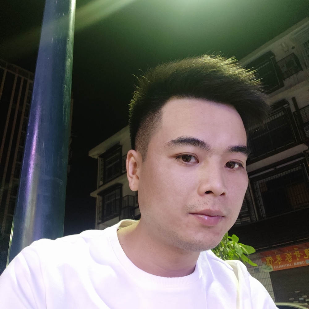 电灯胆挽手单身的照片