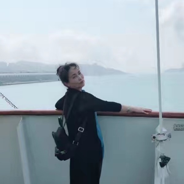初妆给长情的照片