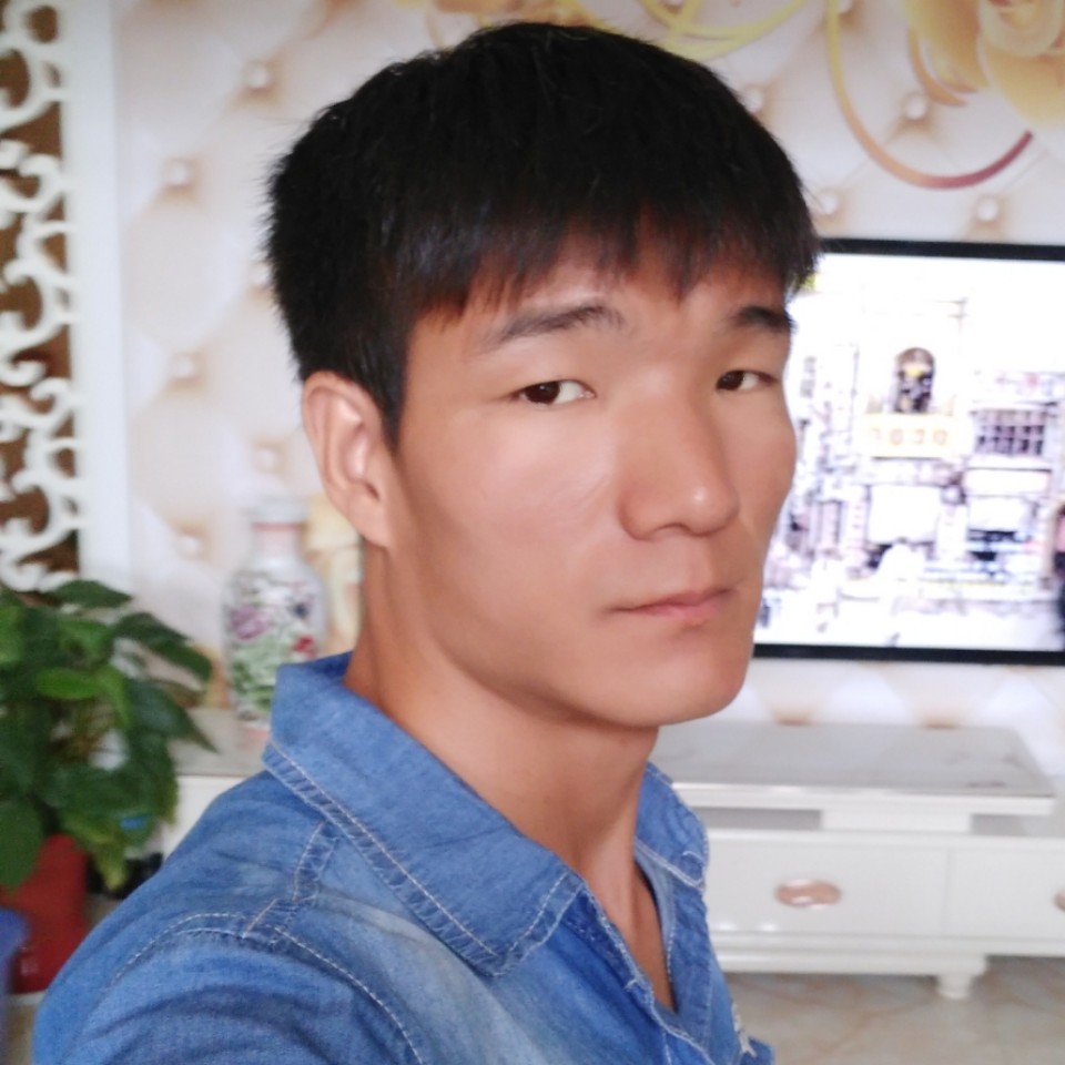 该男子~的照片