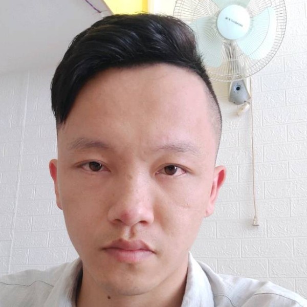 凉面用俊秀的照片