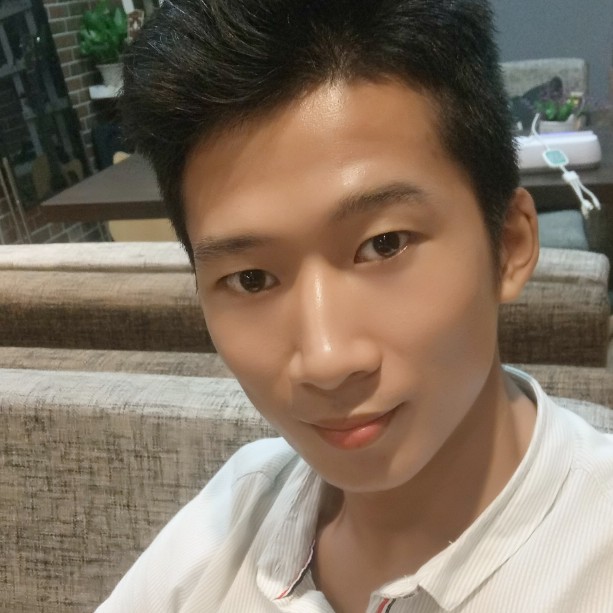 兮颜凝眸认真的照片