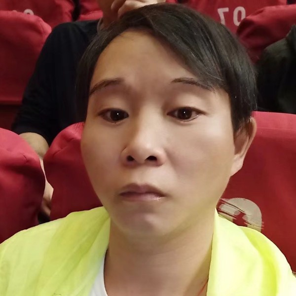含泪笑的照片