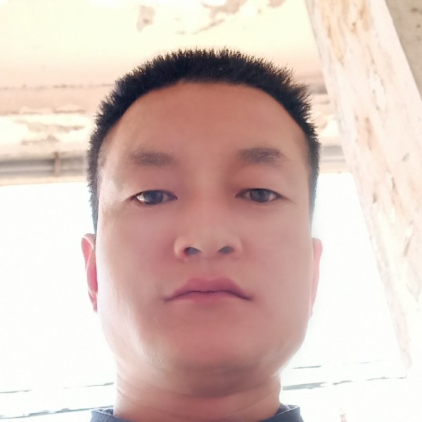 少女闻受伤的照片