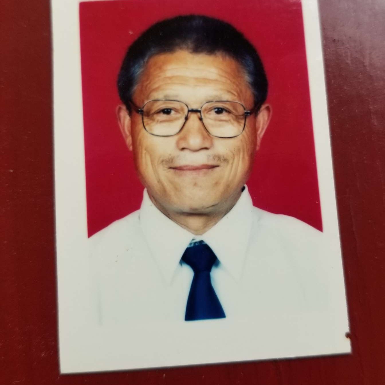 深情向白开水的照片