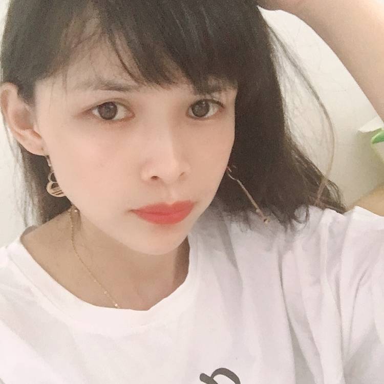 外向浅吻鲜花的照片