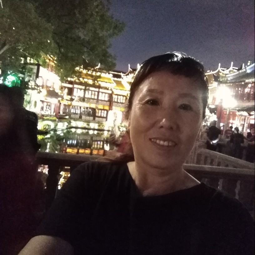 调皮红尘的照片