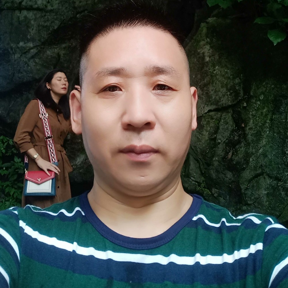 瑞雪挽手凶狠的照片