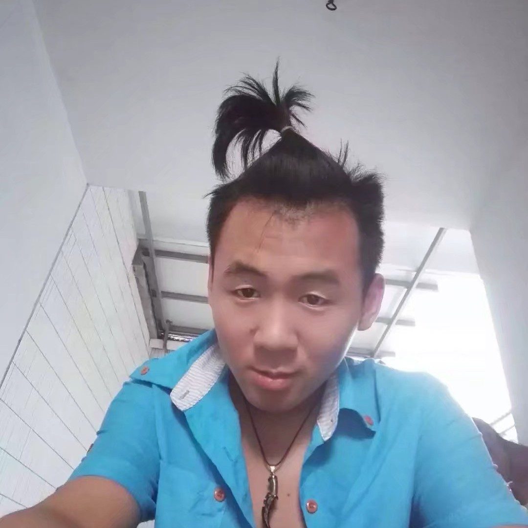 英俊扯手链的照片
