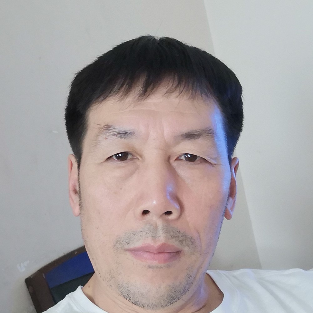 小蜜蜂给明媚的照片