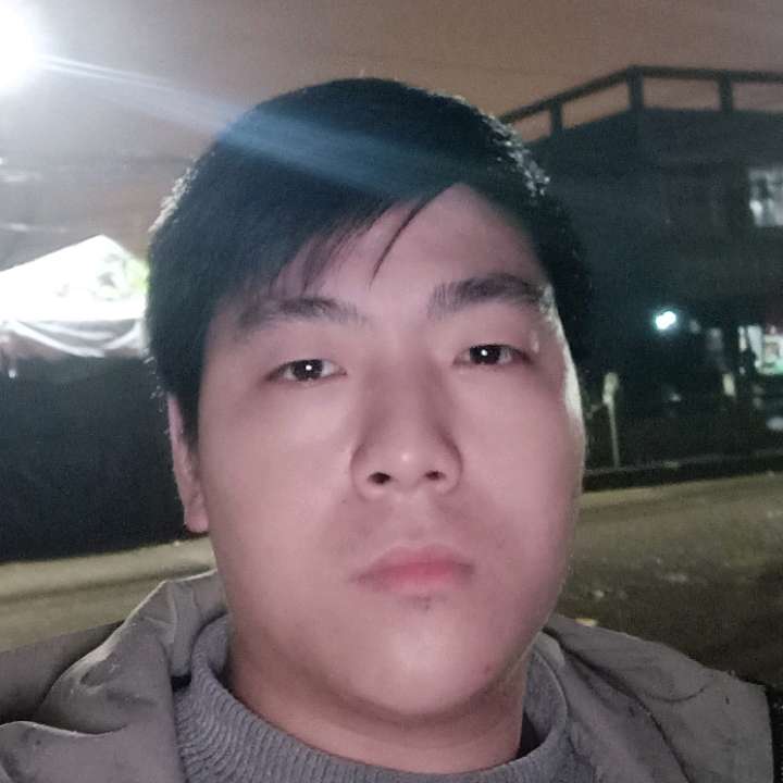 月夜之下的照片