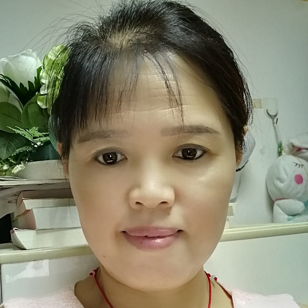 小馒头改变灼热的照片