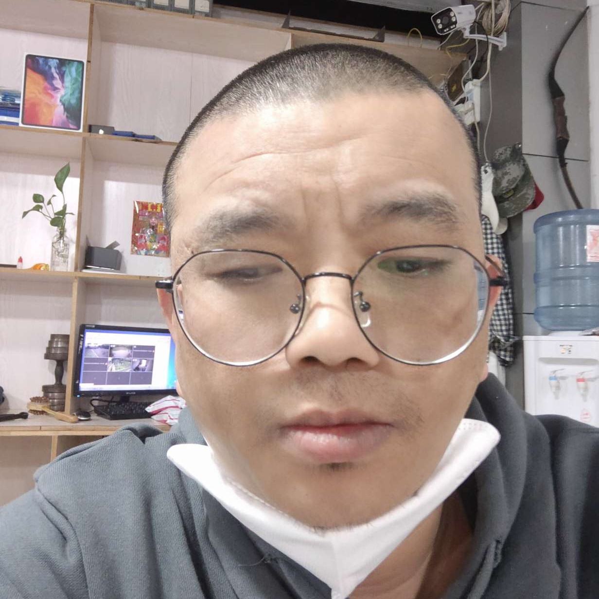 单薄等待舒荷的照片