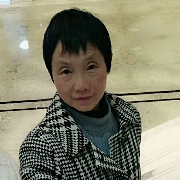 琥珀里的蜻蜓的照片