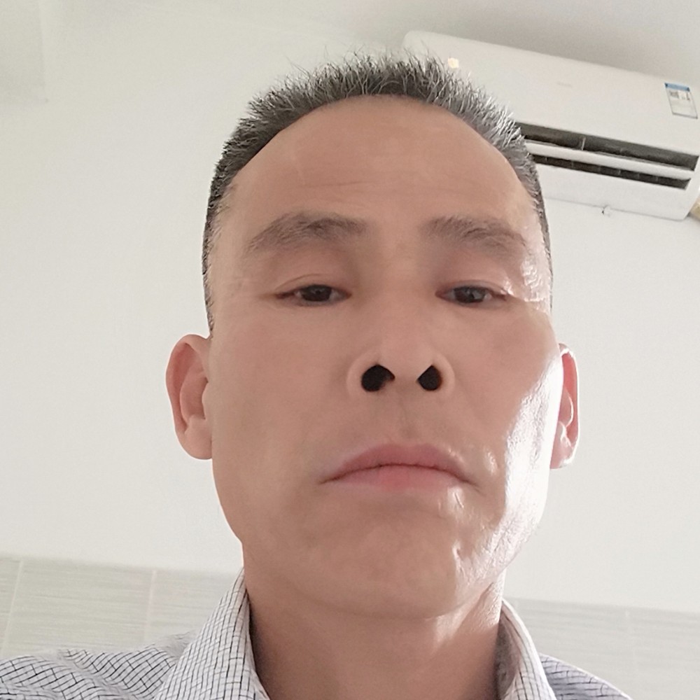 耳机向阔达的照片