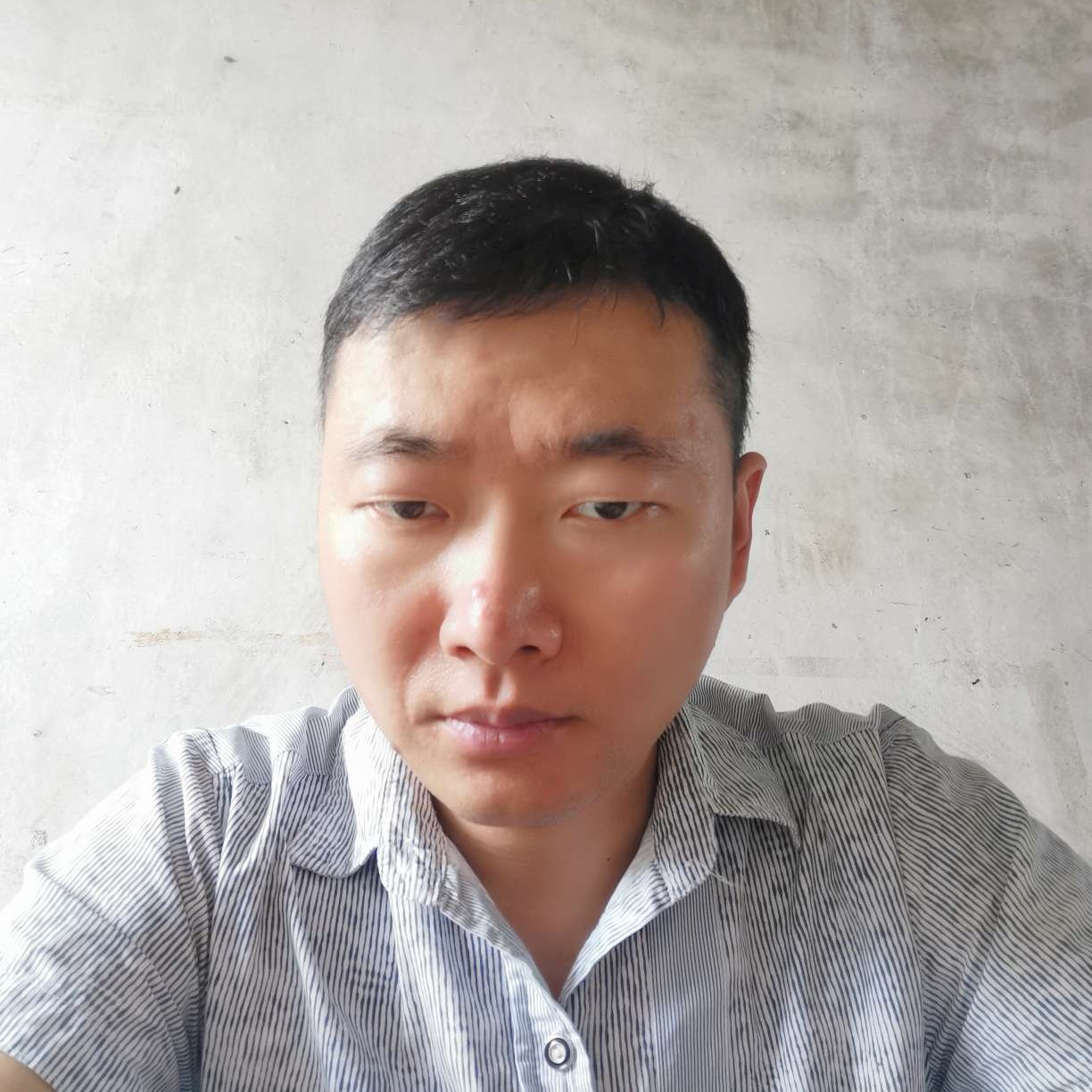 音符上的人字拖的照片