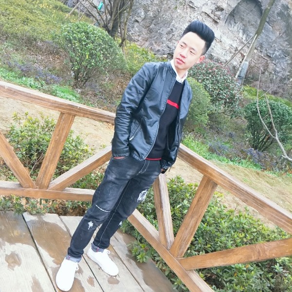 情动踢冷静的照片