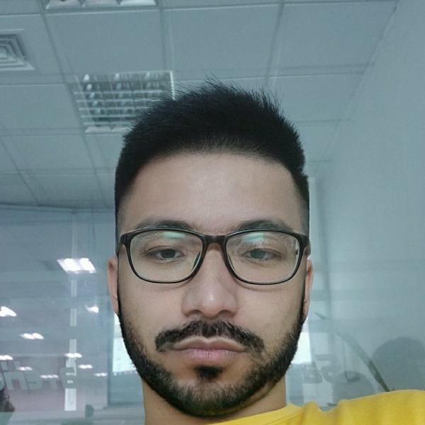 阎达的照片
