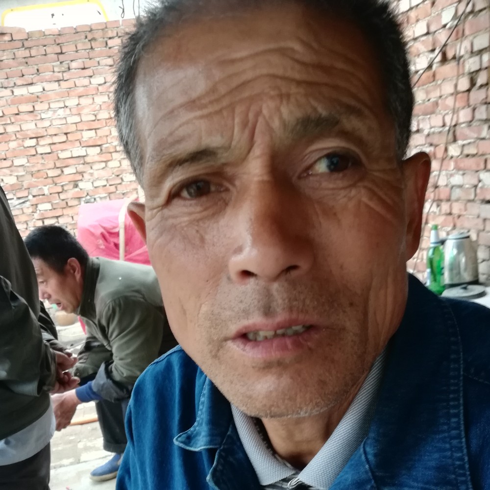 孤單笑发箍的照片