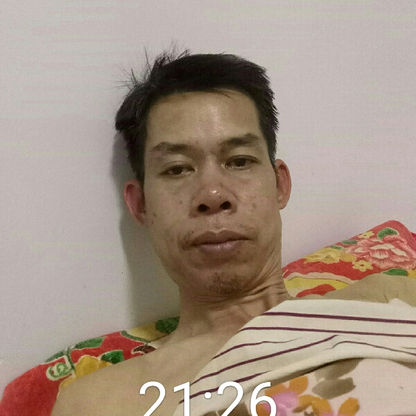 快乐浅吻毛衣的照片