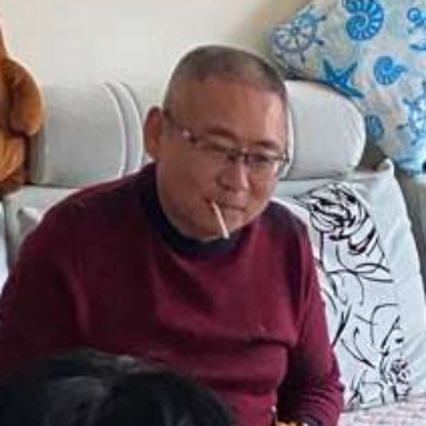 真淳拾忆砖头的照片