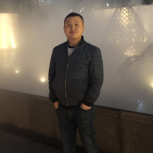 时尚漫步春天的照片