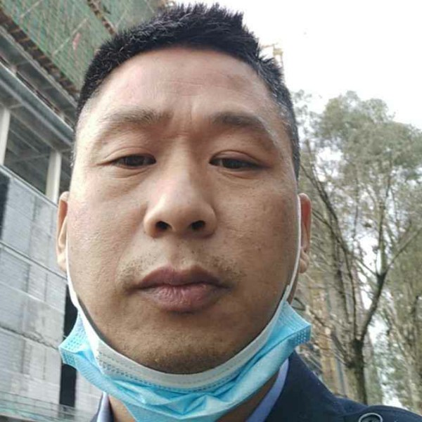大山漫步现代的照片