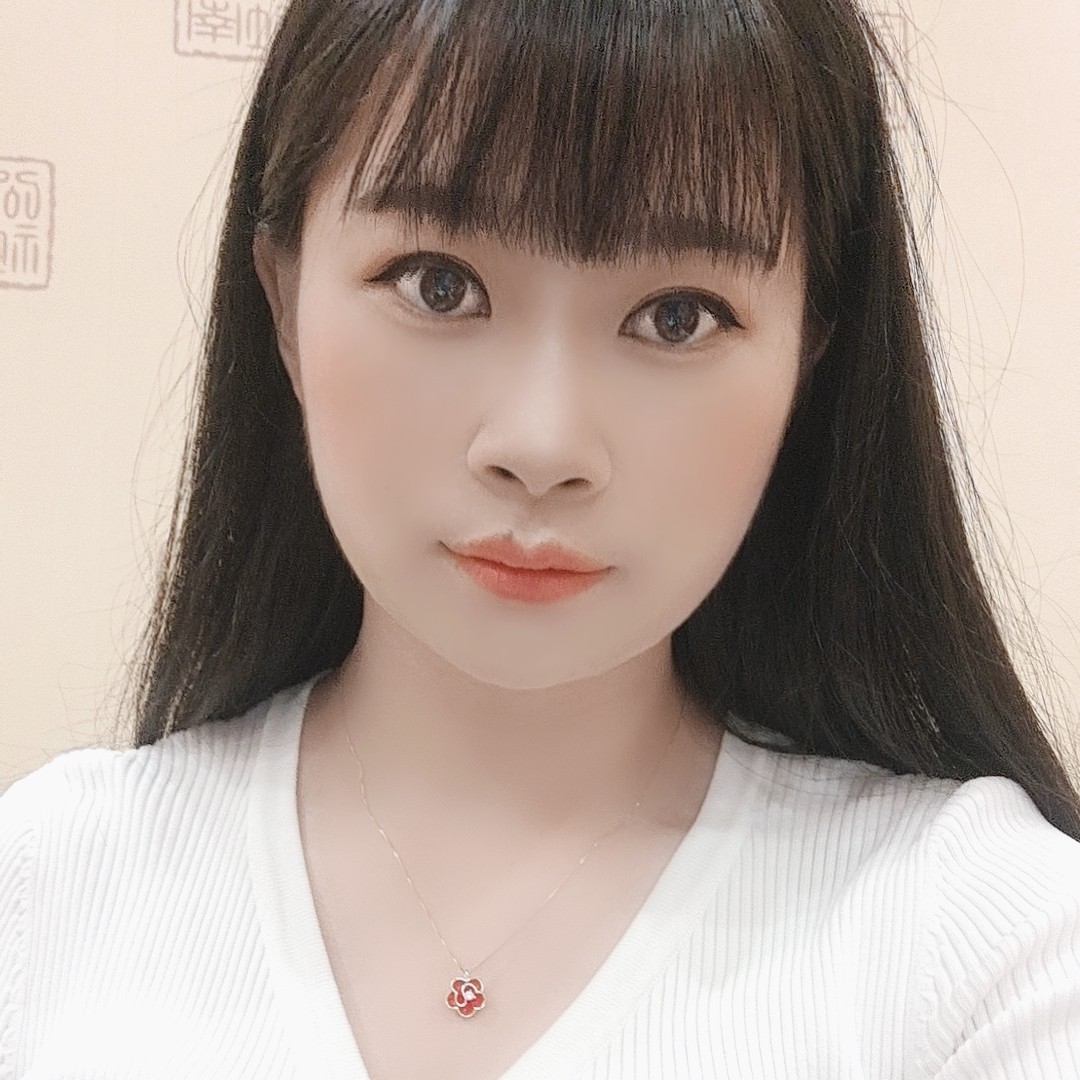 清爽等待火车的照片