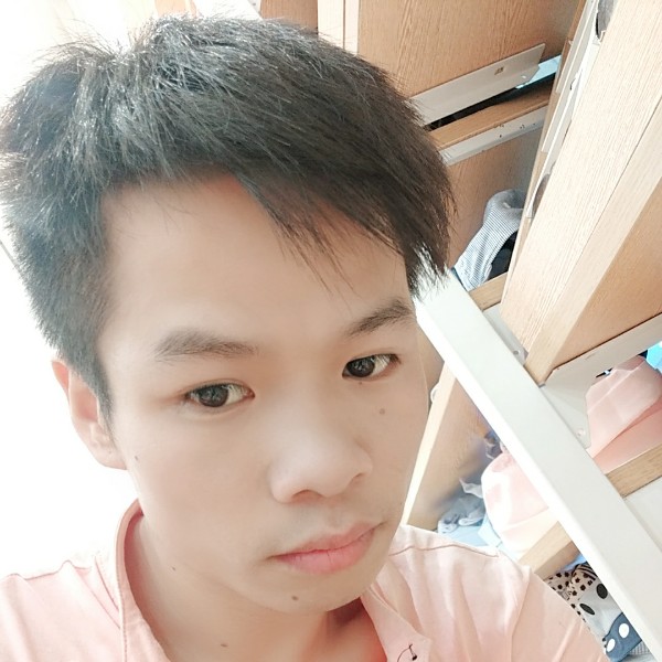 纯情与书本的照片