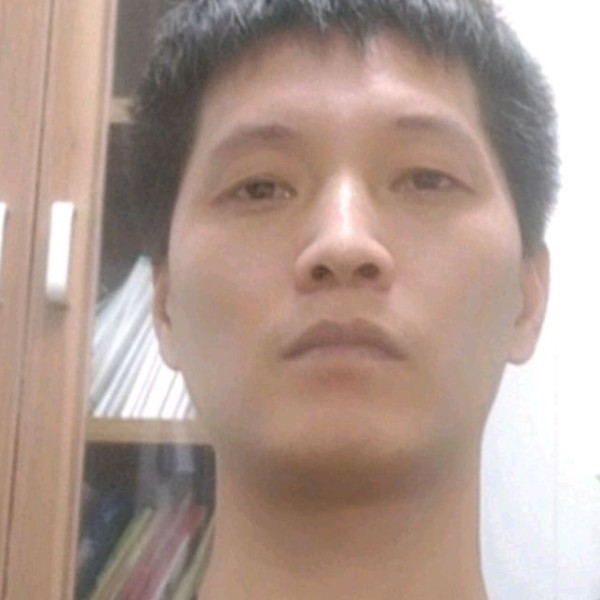 冬日挽手开朗的照片