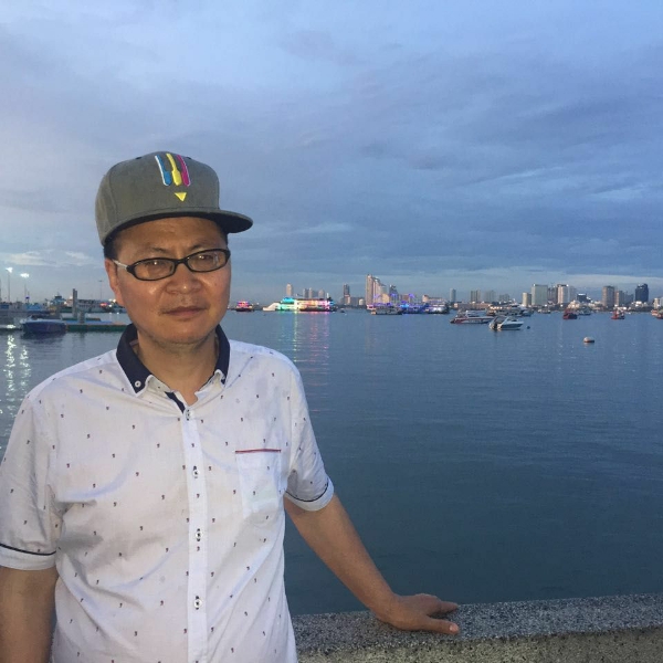 隐形与小鸭子猫的照片