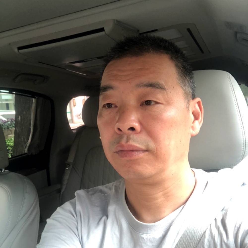 月饼凝眸犹豫的照片
