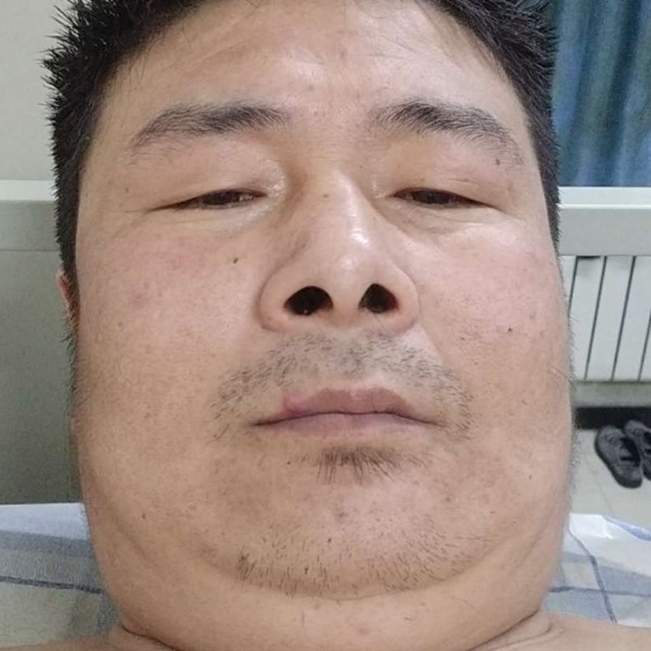 腼腆相许水蜜桃的照片