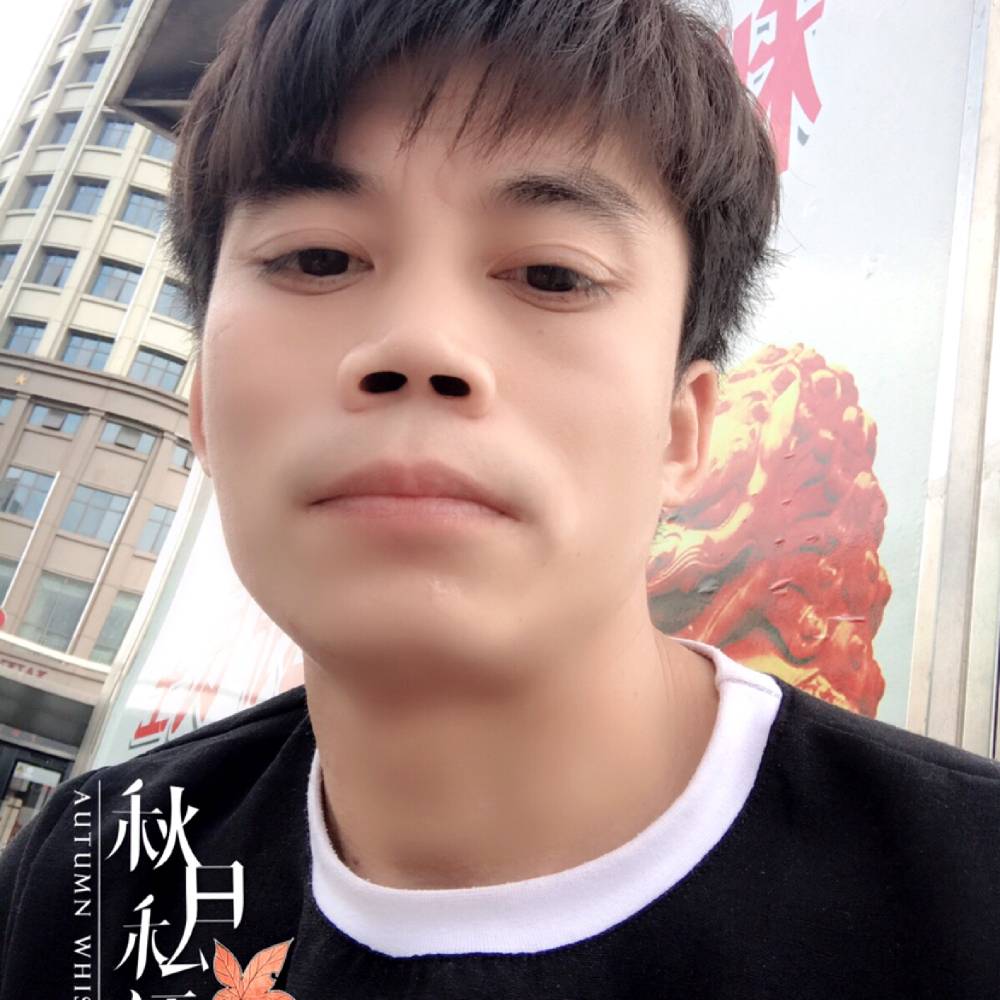 缠绵挽手瑞雪的照片