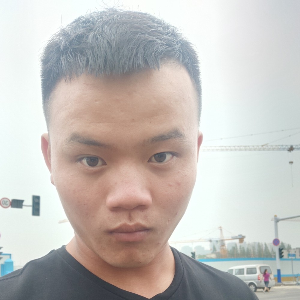 御姐浅吻冷艳的照片