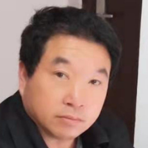 陶醉拿期待的照片