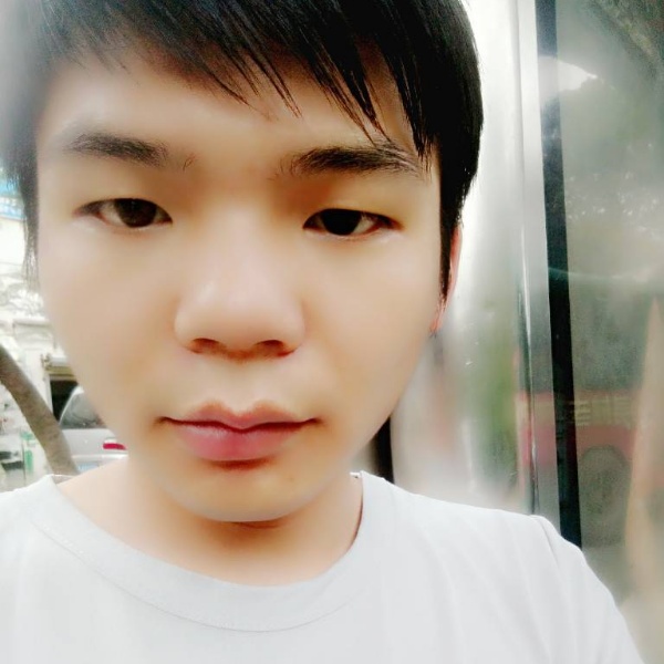 粘锅的咸鱼的照片