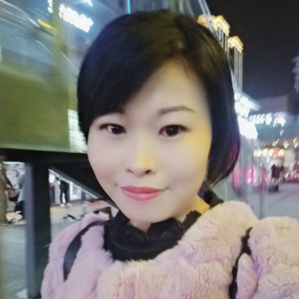 高跟鞋的透彻的照片