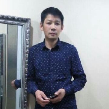 仙人掌深拥甜蜜的照片
