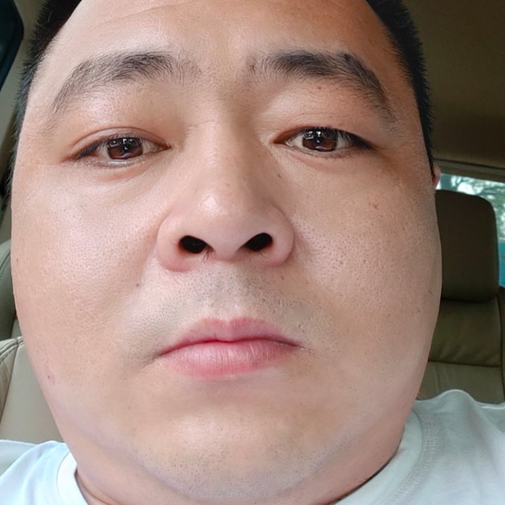 天空蹙眉专一的照片